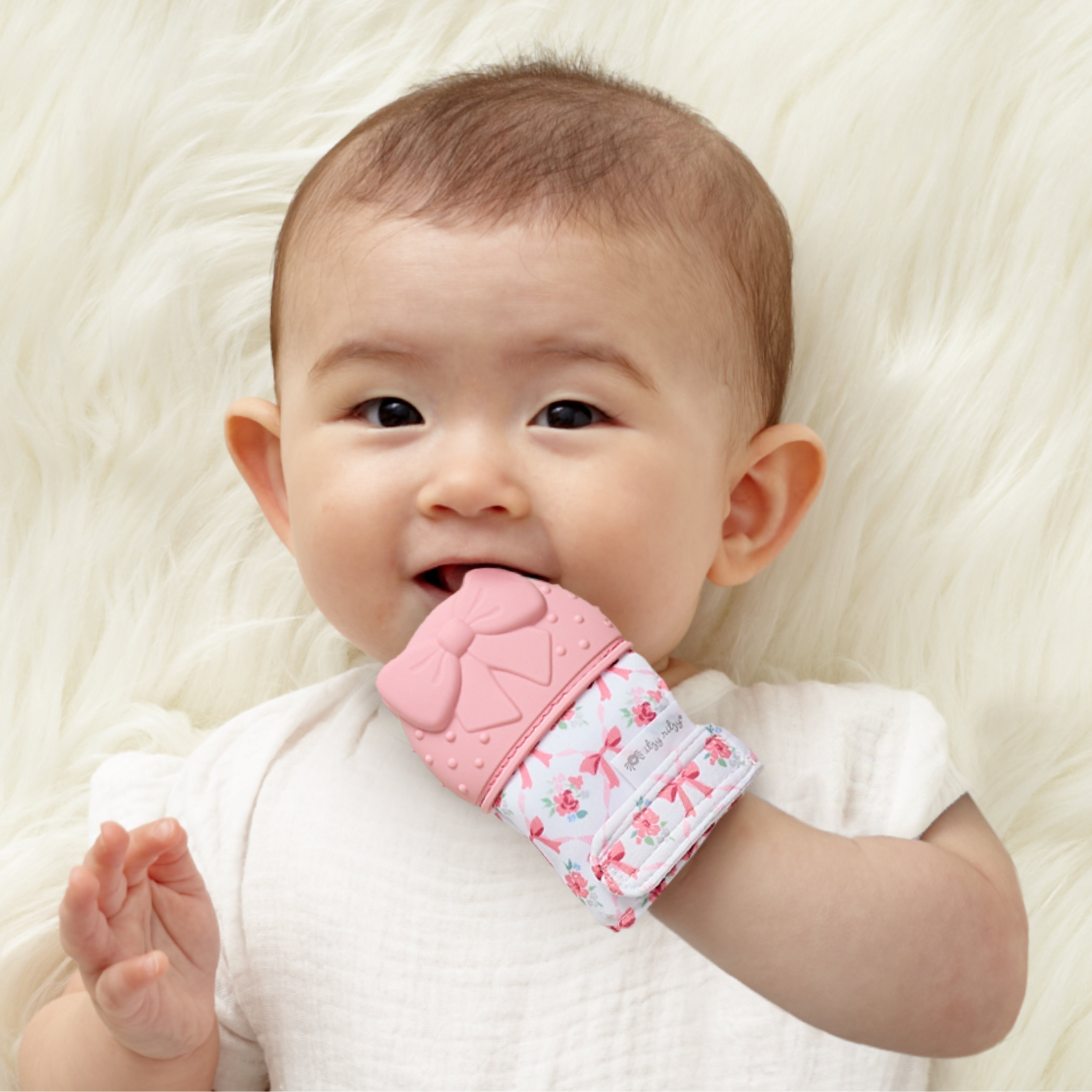 Itzy Ritzy Itzy Mitt Teething Mittens