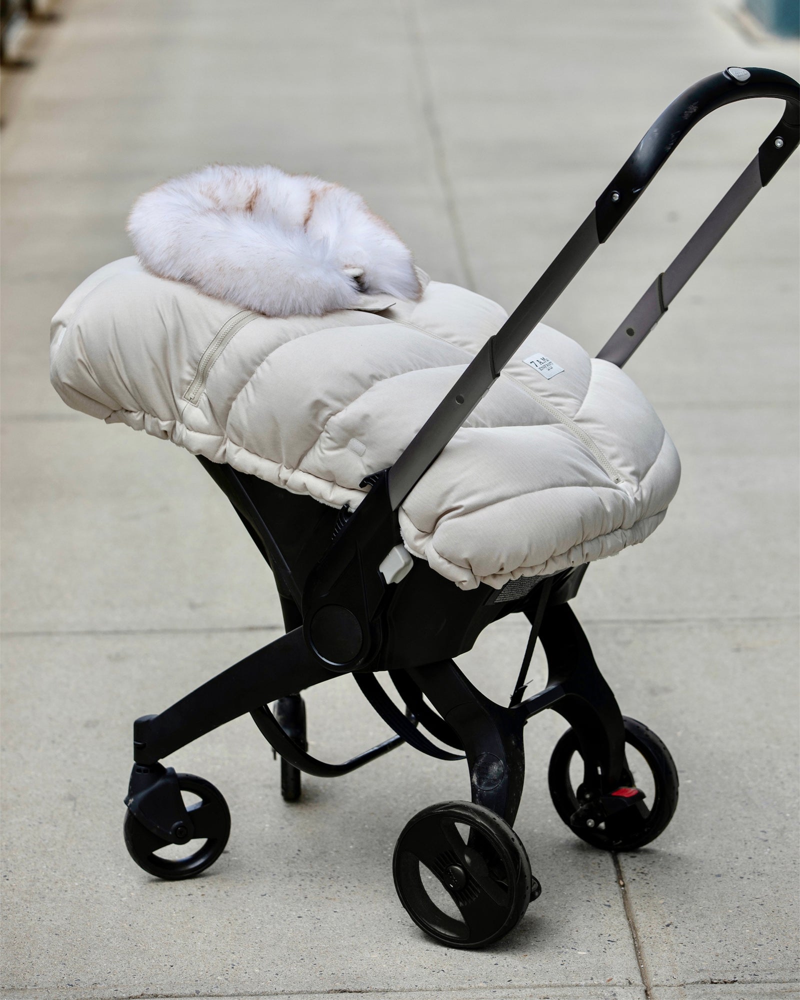 7 A.M. Enfant Car Seat Cocoon - Tundra Heather Beige White Faux Fur - Twinkle Twinkle Little One