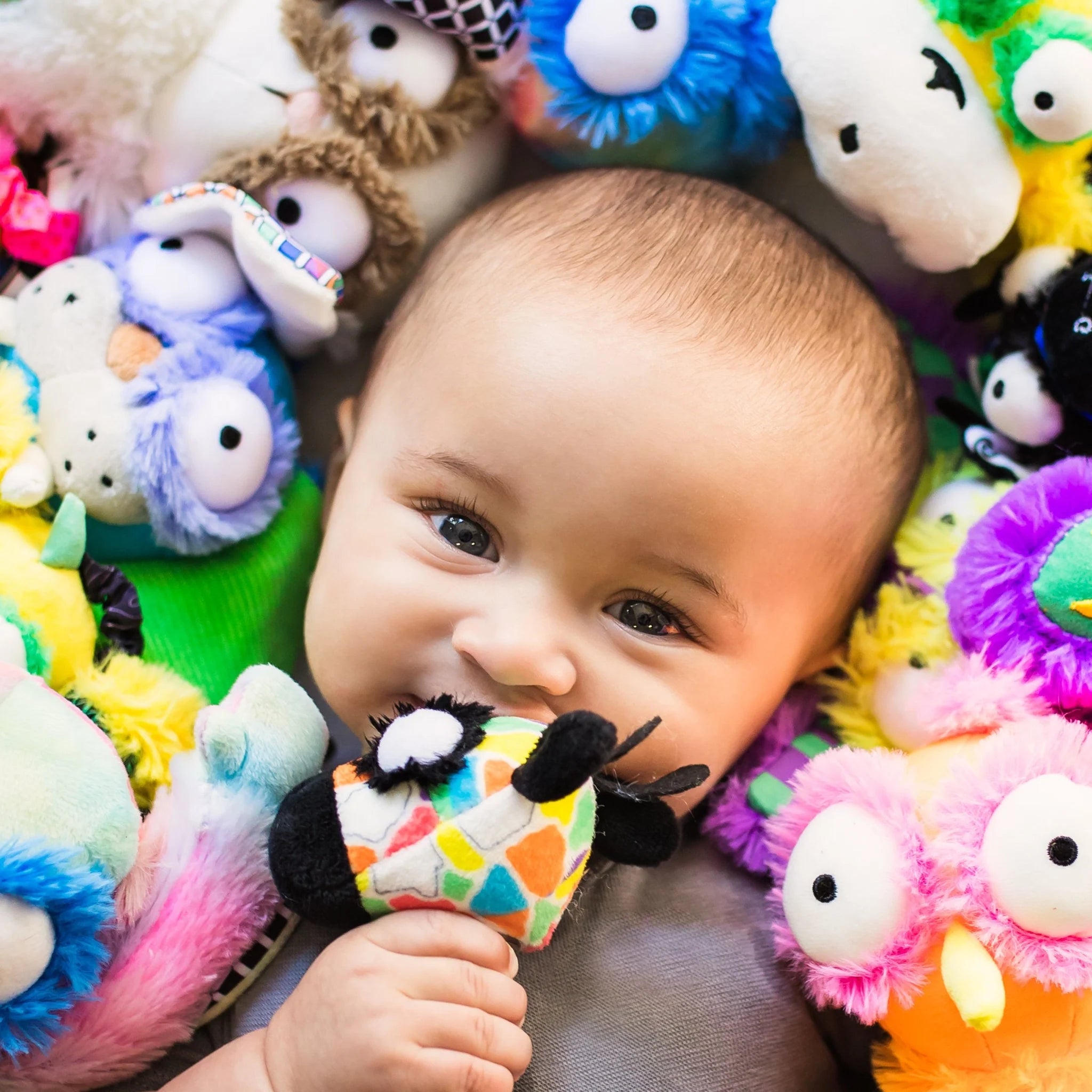 Jaffy the Fringe Footed Giraffe Chime & See Hanging Activity Toy - Twinkle Twinkle Little One