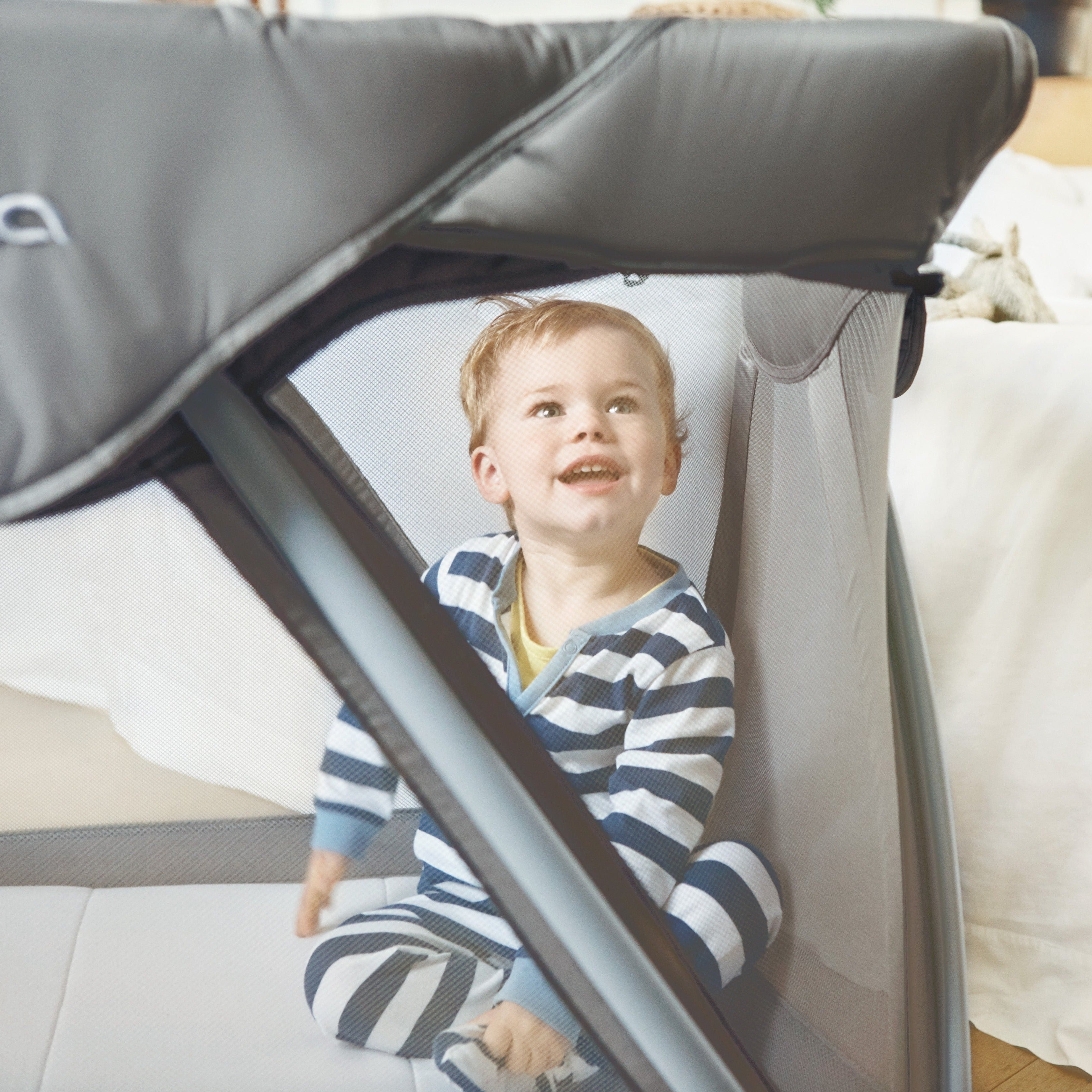 Nuna SENA Aire Playard with Zip-Off Bassinet - Twinkle Twinkle Little One