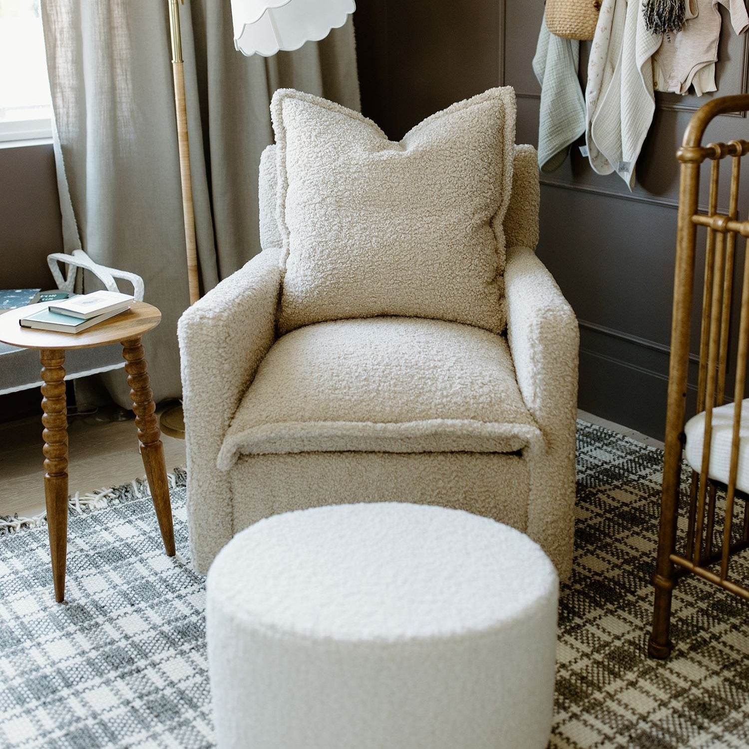 Oilo Nola Swivel Glider