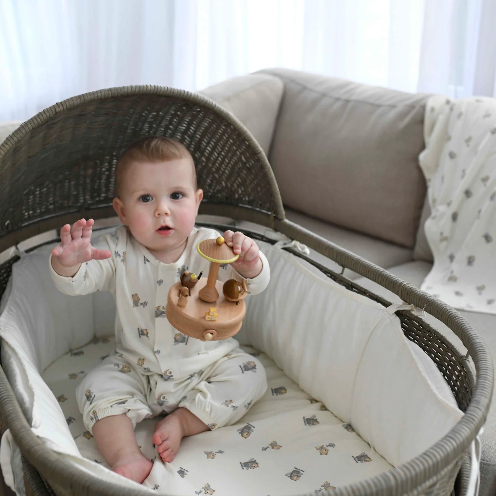 BASSINET SHEET / CHANGING PAD COVER - AIRPLANE BEAR - Twinkle Twinkle Little One