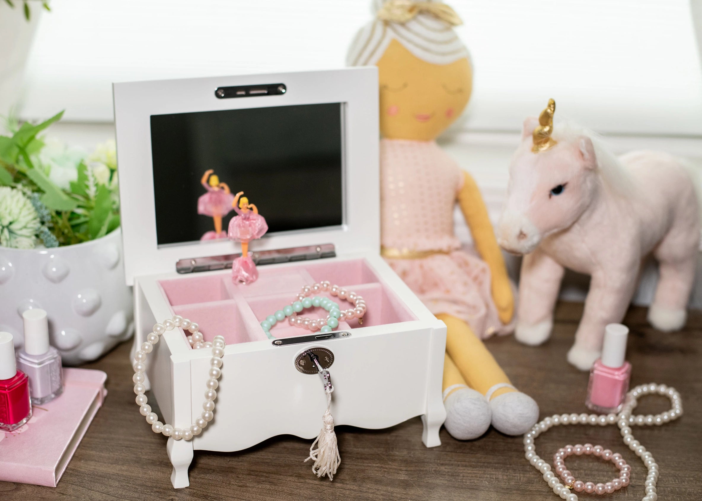 Classic Ballerina Musical Jewelry Box with Key – Swan Lake