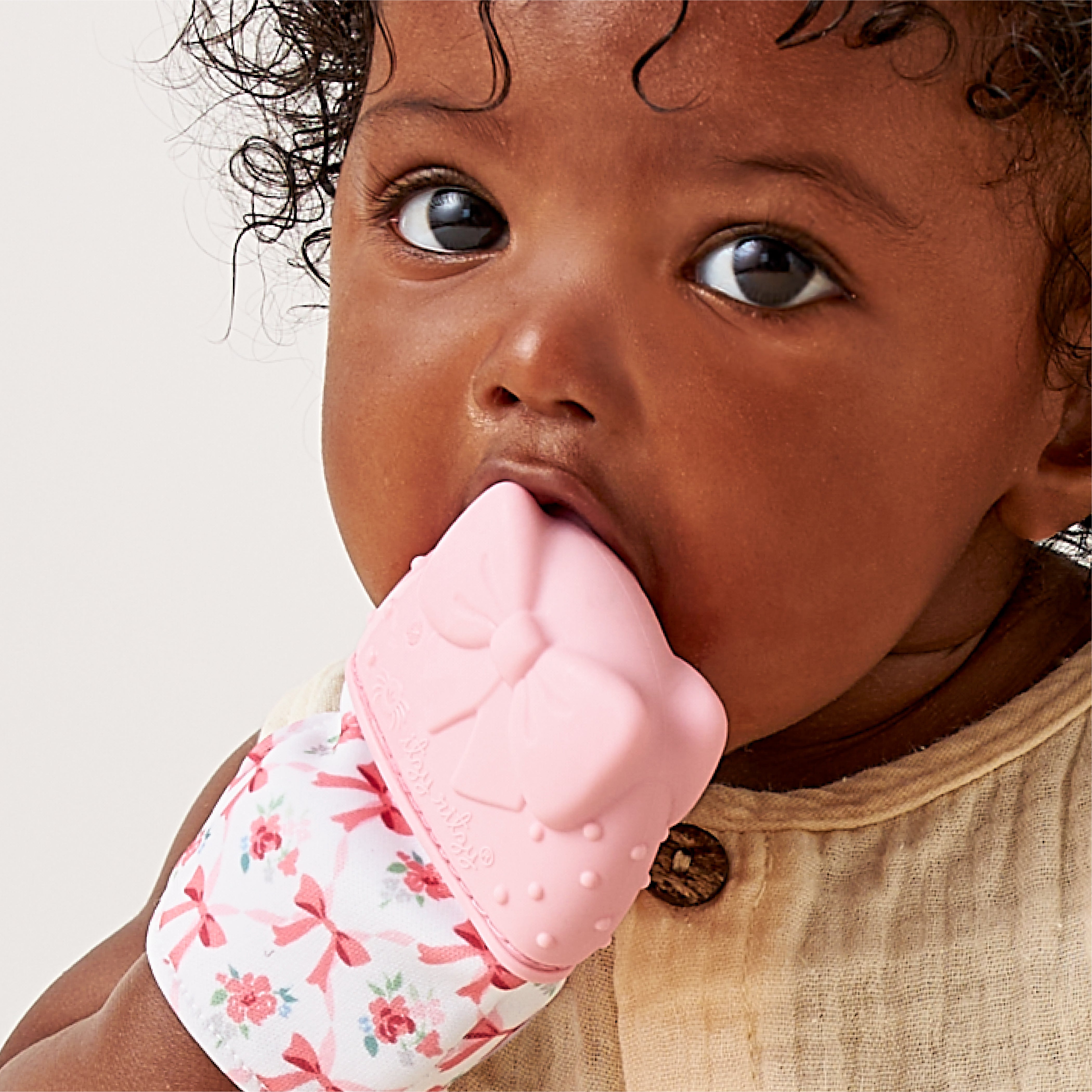 Itzy Ritzy Itzy Mitt Teething Mittens